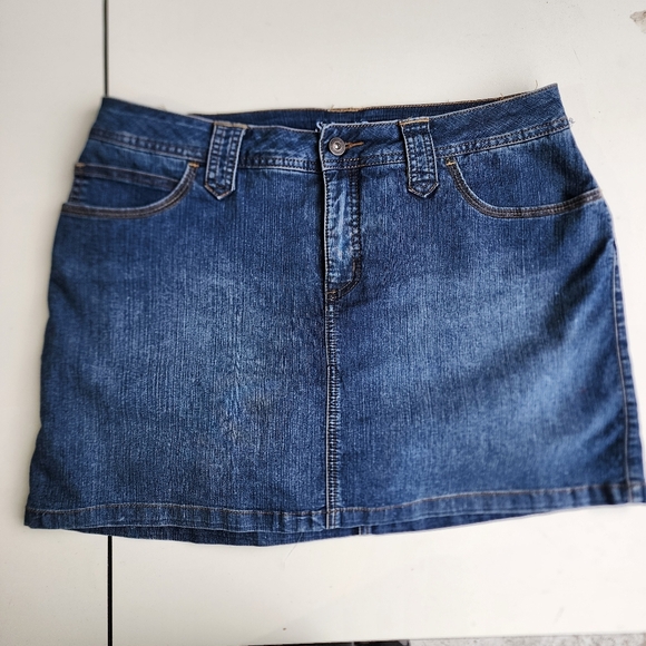 St Johns Bay Stretch Women's Blue Stretch Denim Jean Skort Skirt Petite Sz 12P - Picture 1 of 9